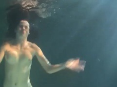 UhEbony presents: This girl can stay underwater for a long time