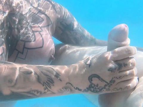 UhEbony presents: Underwater bj pool fun with the creampies