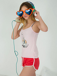 UhEbony presents: This doll really knows how to have fun with her and how she can show off her pussy and listen to some beats at the same time.